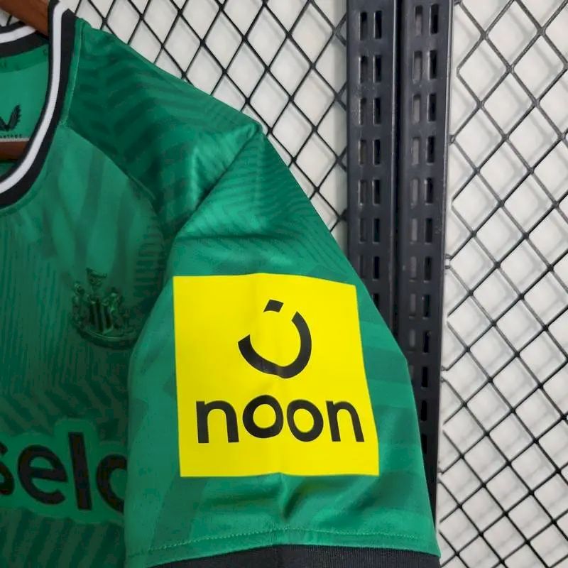 NEWCASTLE 23-24 BORTATRÖJA