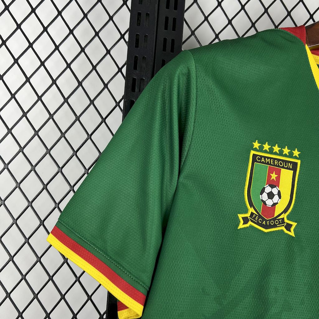 KAMERUN 25-26 HEMMATRÖJA