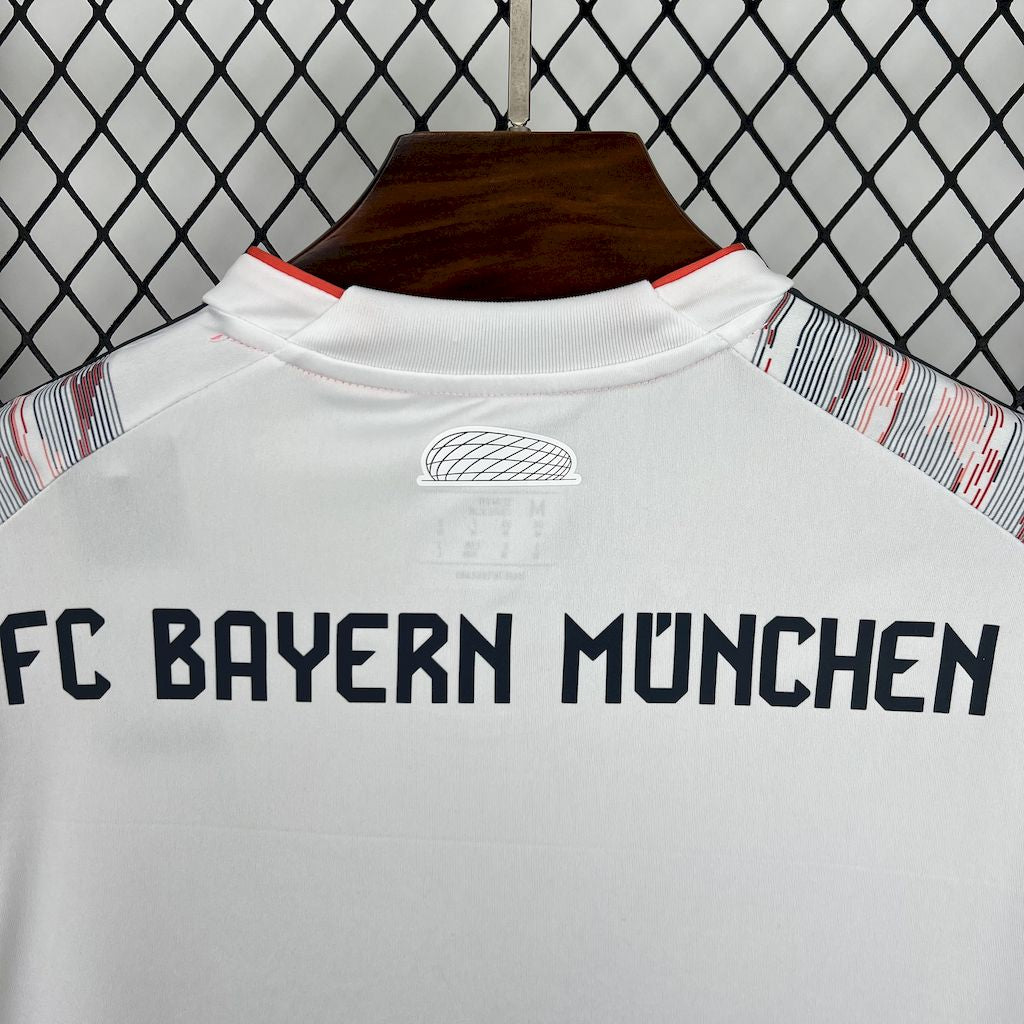 BAYERN MUNCHEN 25-26 BORTATRÖJA
