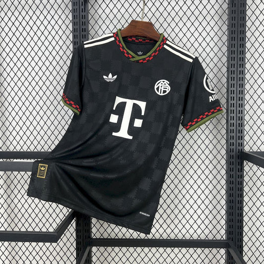 BAYERN MUNCHEN 25-26 TREDJETRÖJA