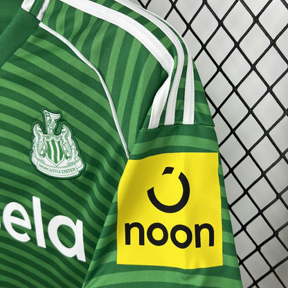 NEWCASTLE 25-26 BORTATRÖJA