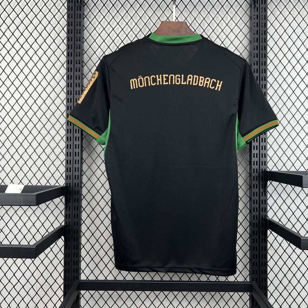 MÖNCHENGLADBACH 26-27 BORTATRÖJA