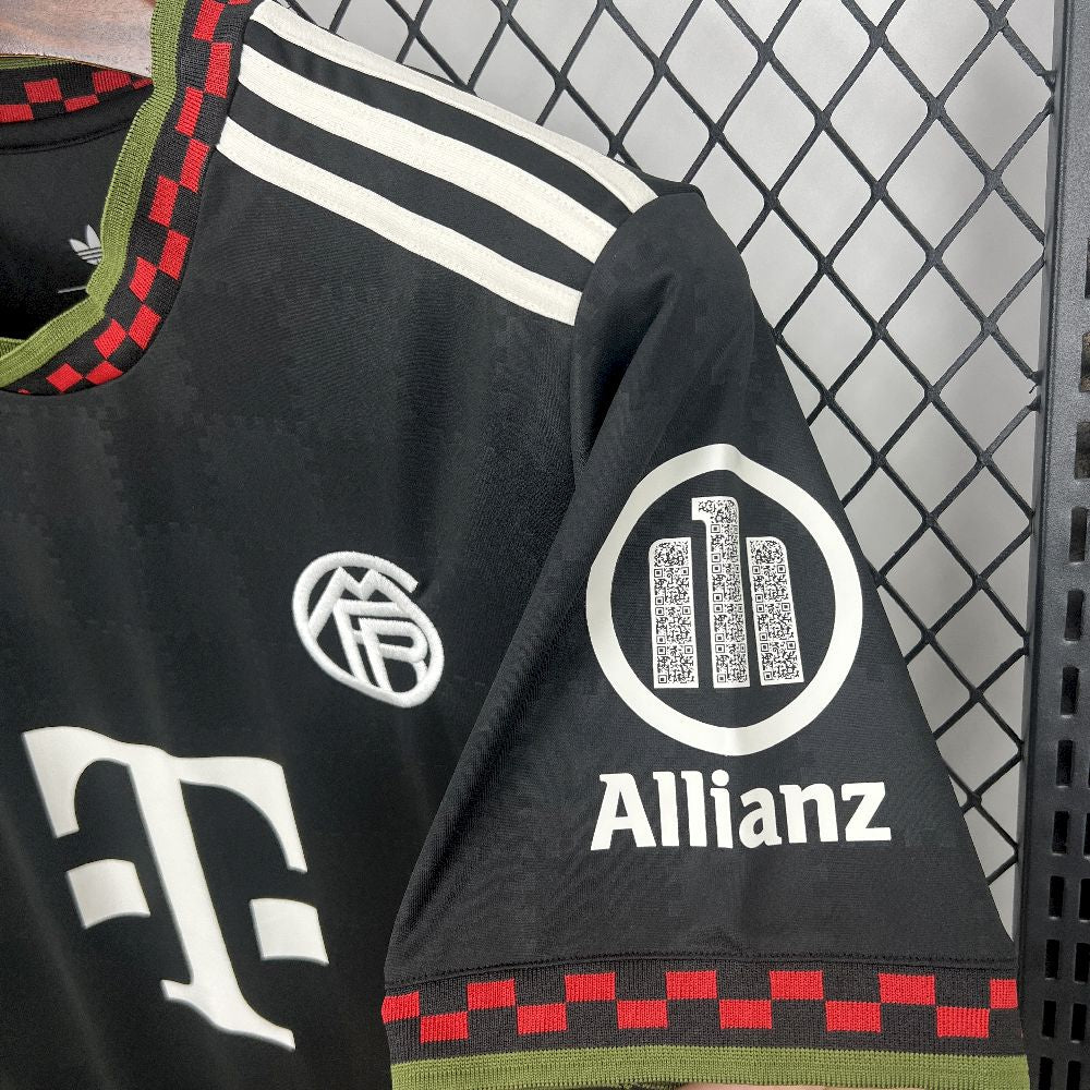 BAYERN MUNCHEN 25-26 TREDJETRÖJA