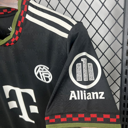 BAYERN MUNCHEN 25-26 TREDJETRÖJA