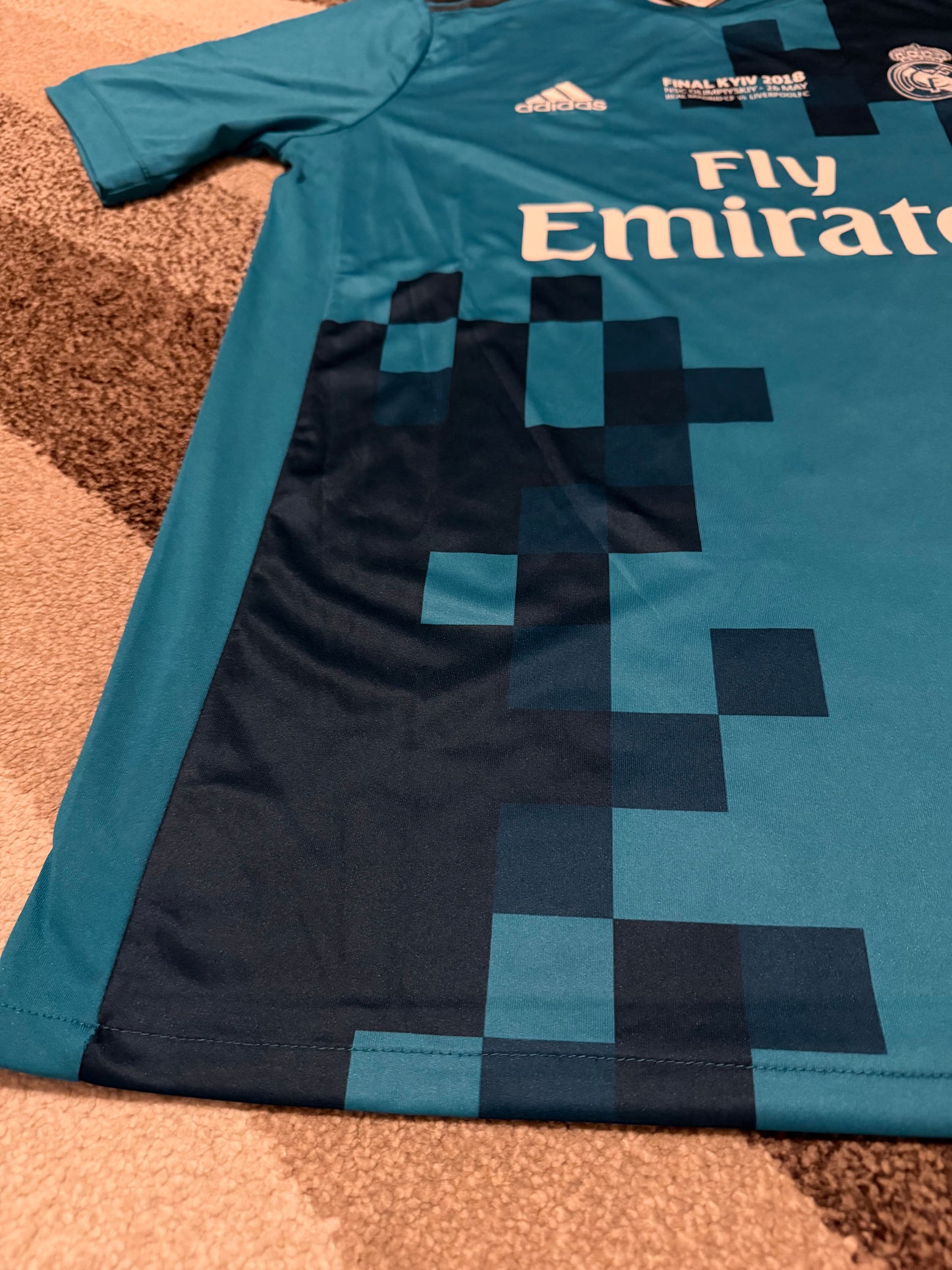 REAL MADRID RETRO 17-18 TREDJETRÖJA