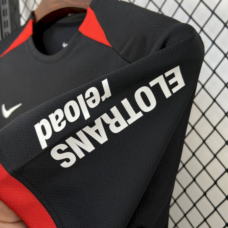 FRANKFURT 24-25 BORTATRÖJA