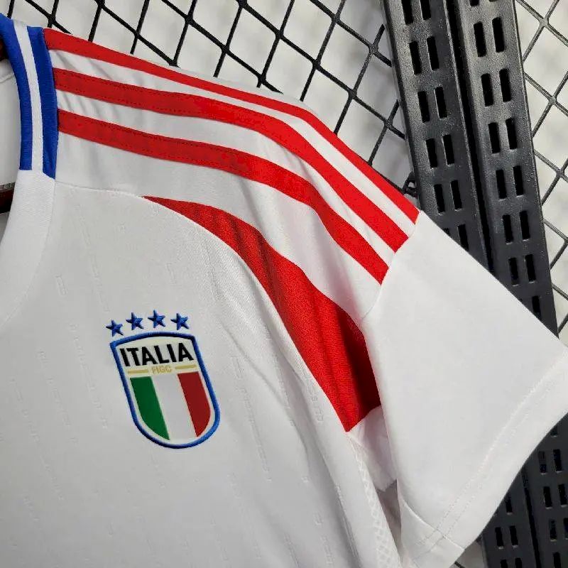 ITALIEN 24-25 BORTATRÖJA