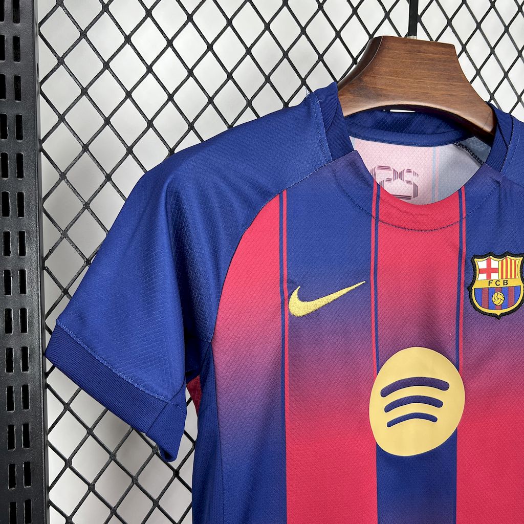 BARCELONA BARN 25-26 HEMMATRÖJA