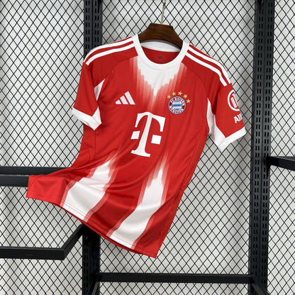BAYERN MUNCHEN 25-26 HEMMATRÖJA