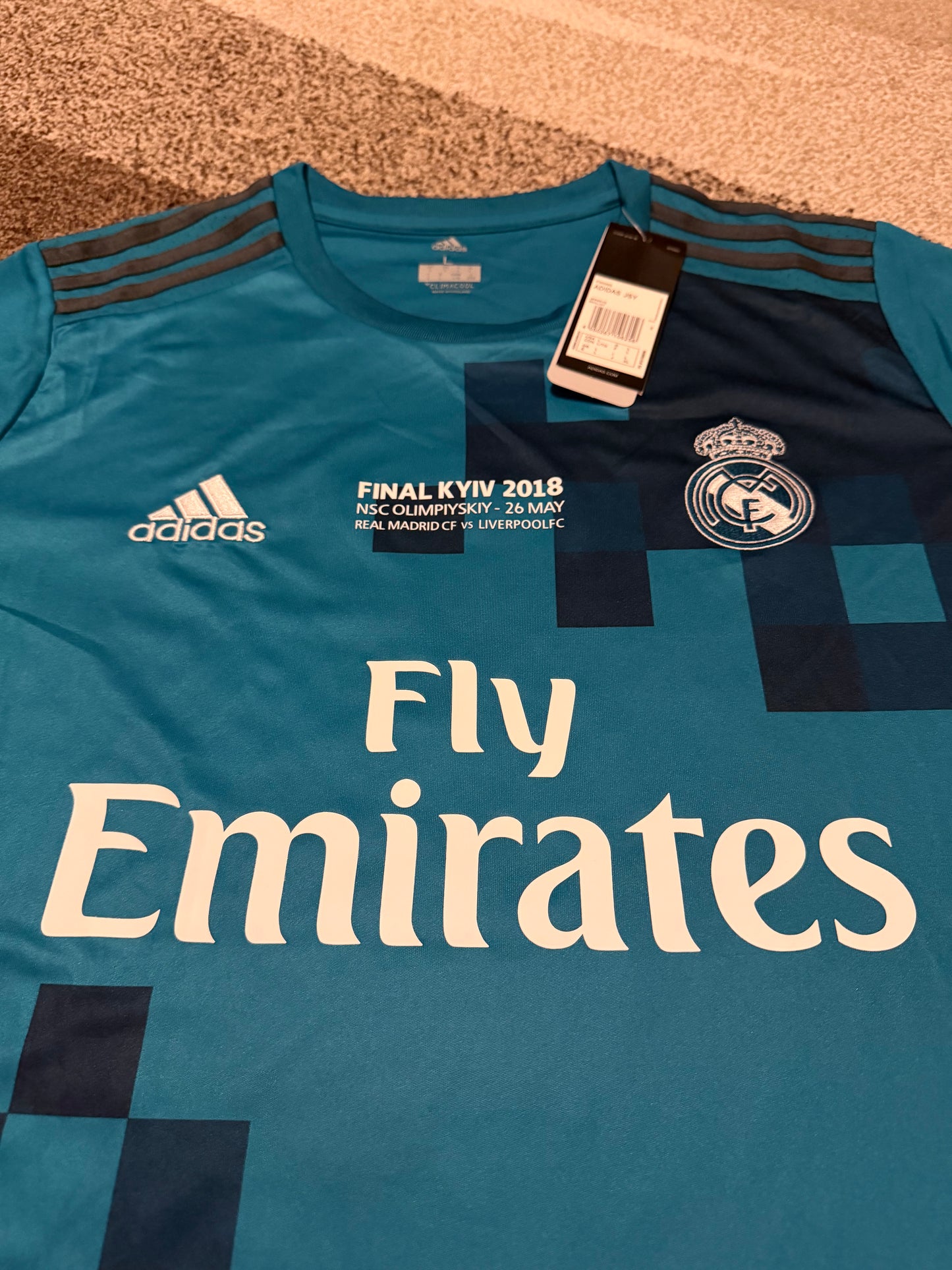 REAL MADRID RETRO 17-18 TREDJETRÖJA