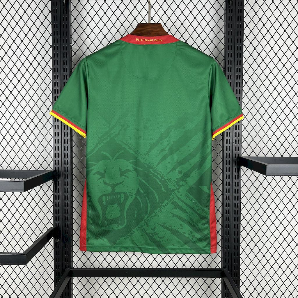 KAMERUN 25-26 HEMMATRÖJA