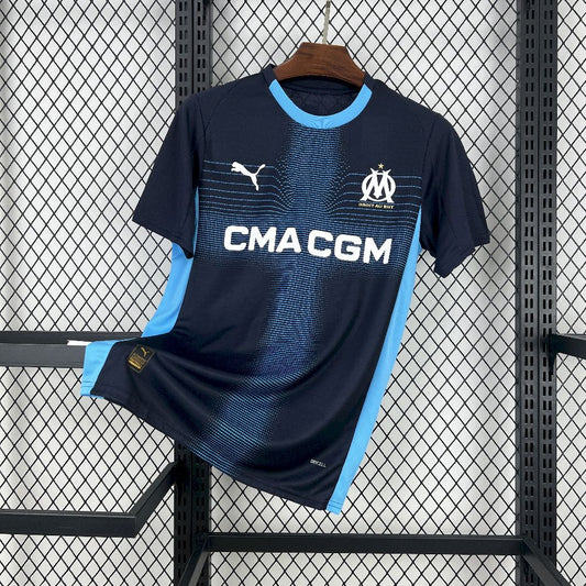 MARSEILLE 25-26 BORTATRÖJA
