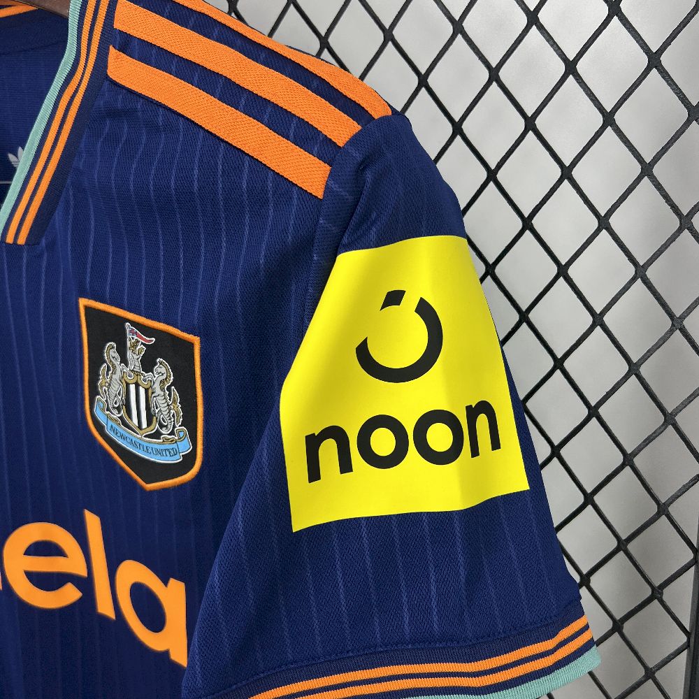 NEWCASTLE 25-26 TREDJETRÖJA