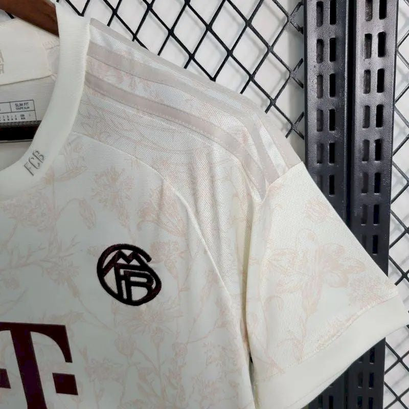 BAYERN MUNCHEN 23-24 TREDJETRÖJA