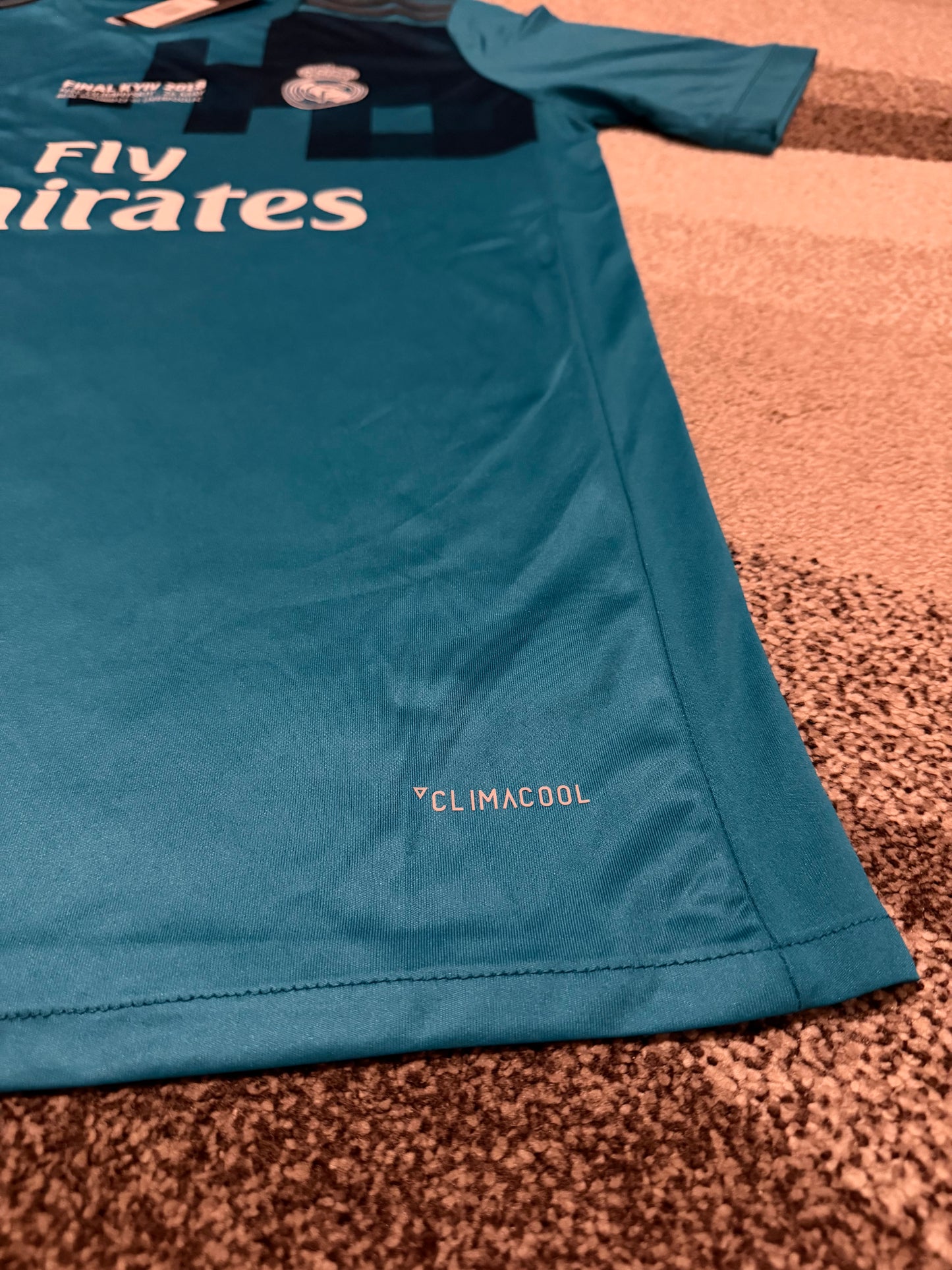 REAL MADRID RETRO 17-18 TREDJETRÖJA