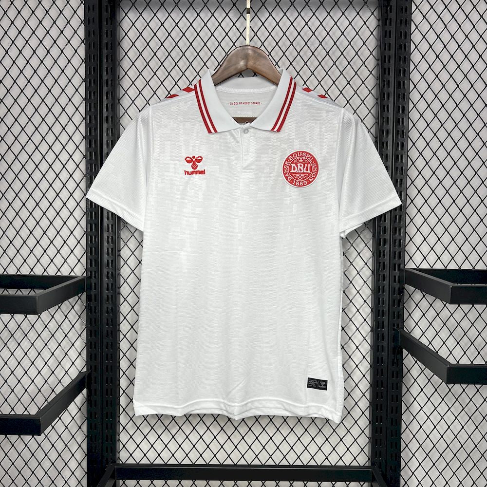 DANMARK 24-25 BORTATRÖJA