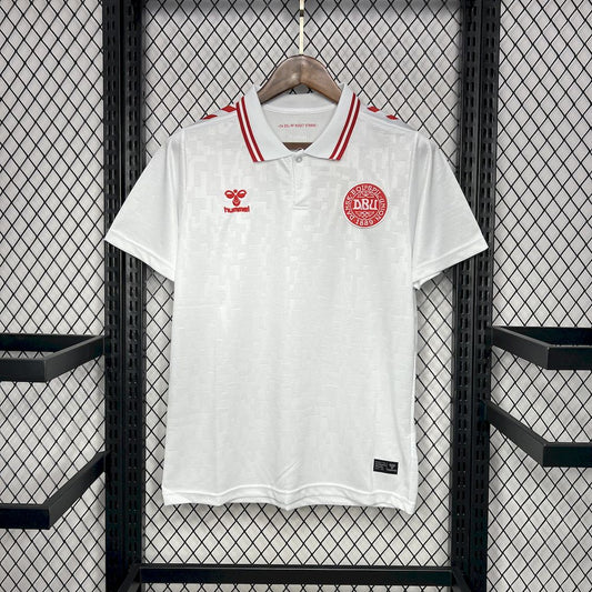 DANMARK 24-25 BORTATRÖJA