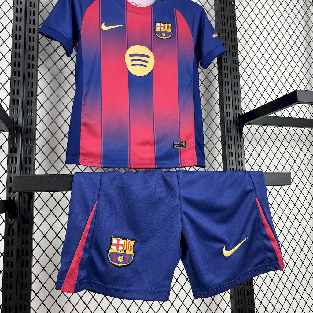 BARCELONA BARN 25-26 HEMMATRÖJA