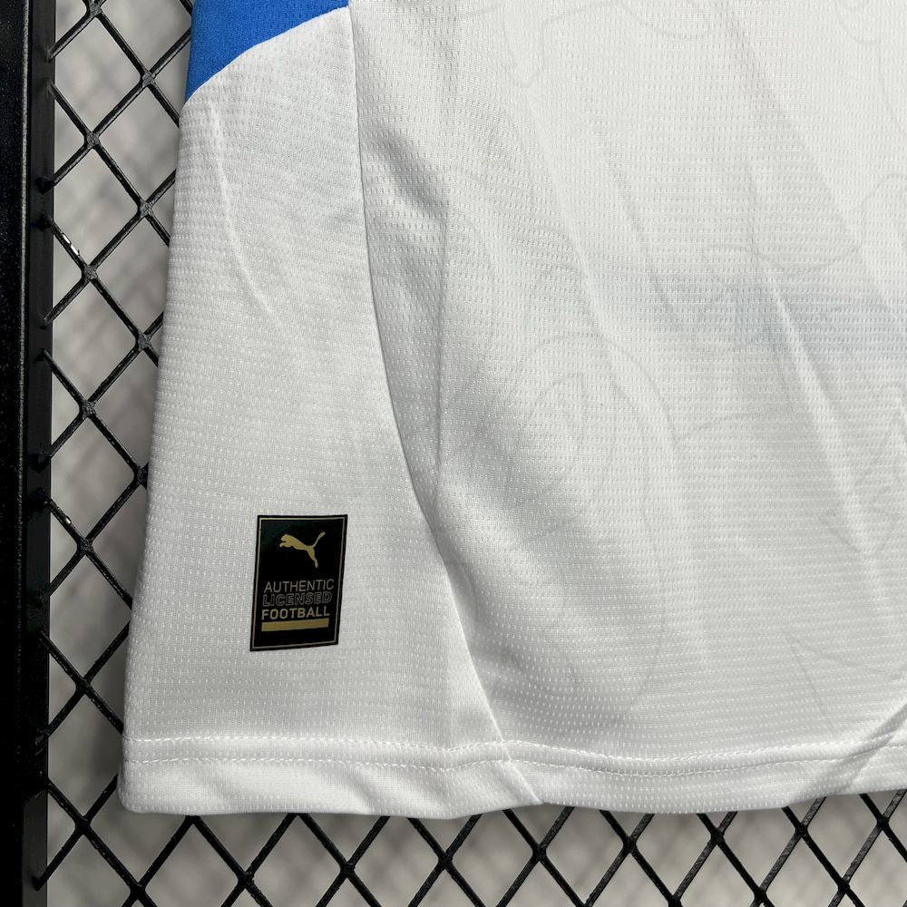 TJECKIEN 24-25 BORTATRÖJA