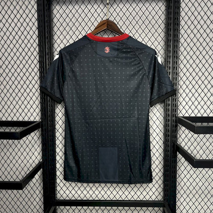 GEORGIEN 24-25 BORTATRÖJA