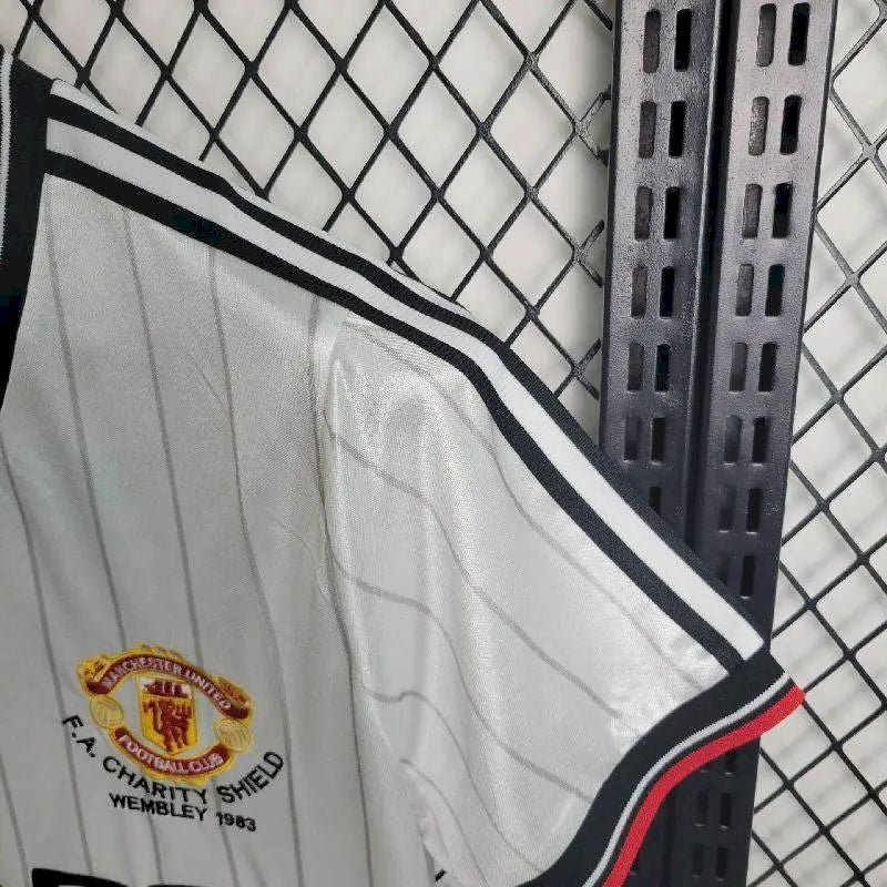 MANCHESTER UNITED RETRO 82-84 BORTATRÖJA