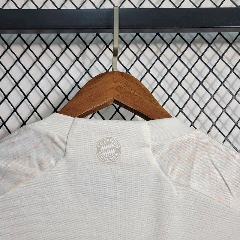 BAYERN MUNCHEN 23-24 TREDJETRÖJA
