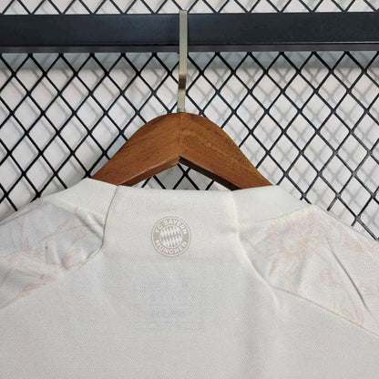 BAYERN MUNCHEN 23-24 TREDJETRÖJA