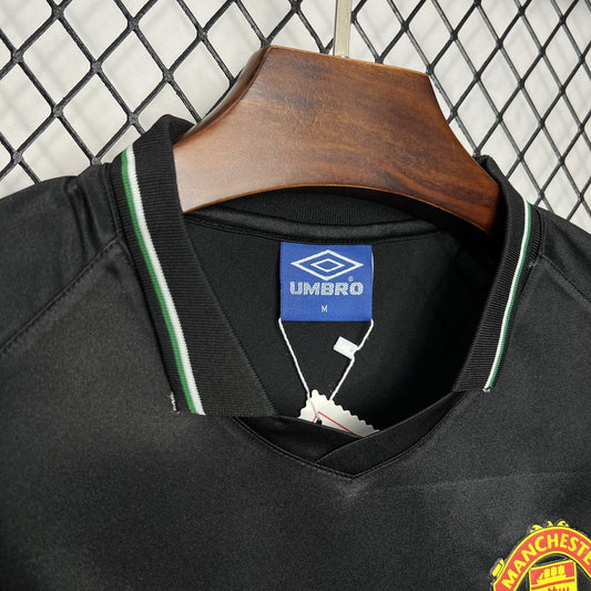 MANCHESTER UNITED RETRO 98-99 TREDJETRÖJA