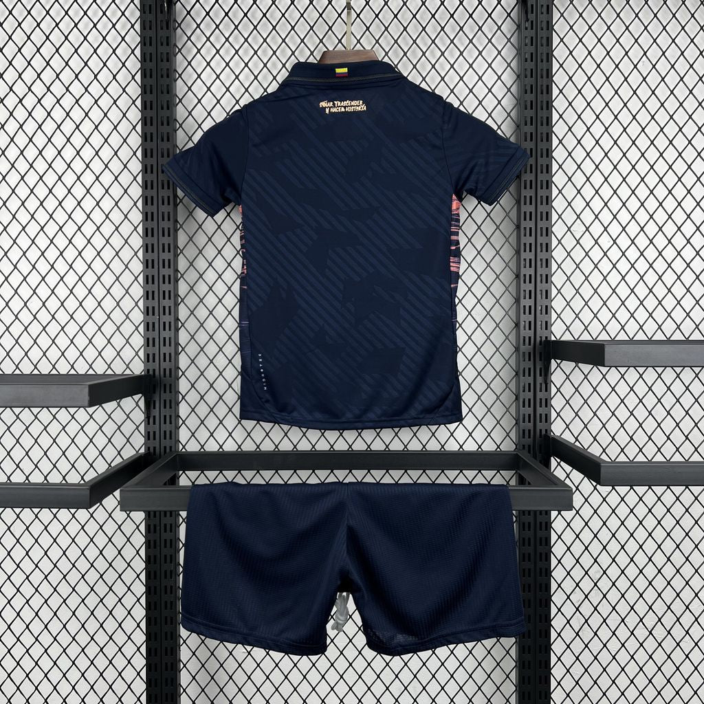ECUADOR BARN 2026 BORTATRÖJA
