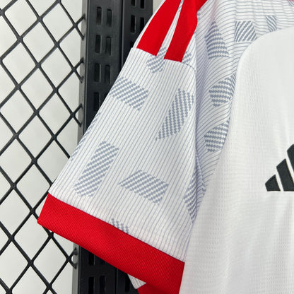 FÖRENADE ARABEMIRATEN 2026 HEMMATRÖJA