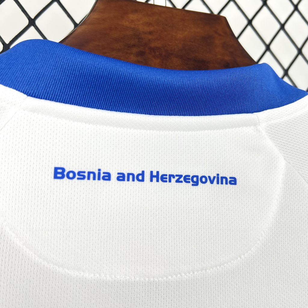 BOSNIEN 2025 BORTATRÖJA