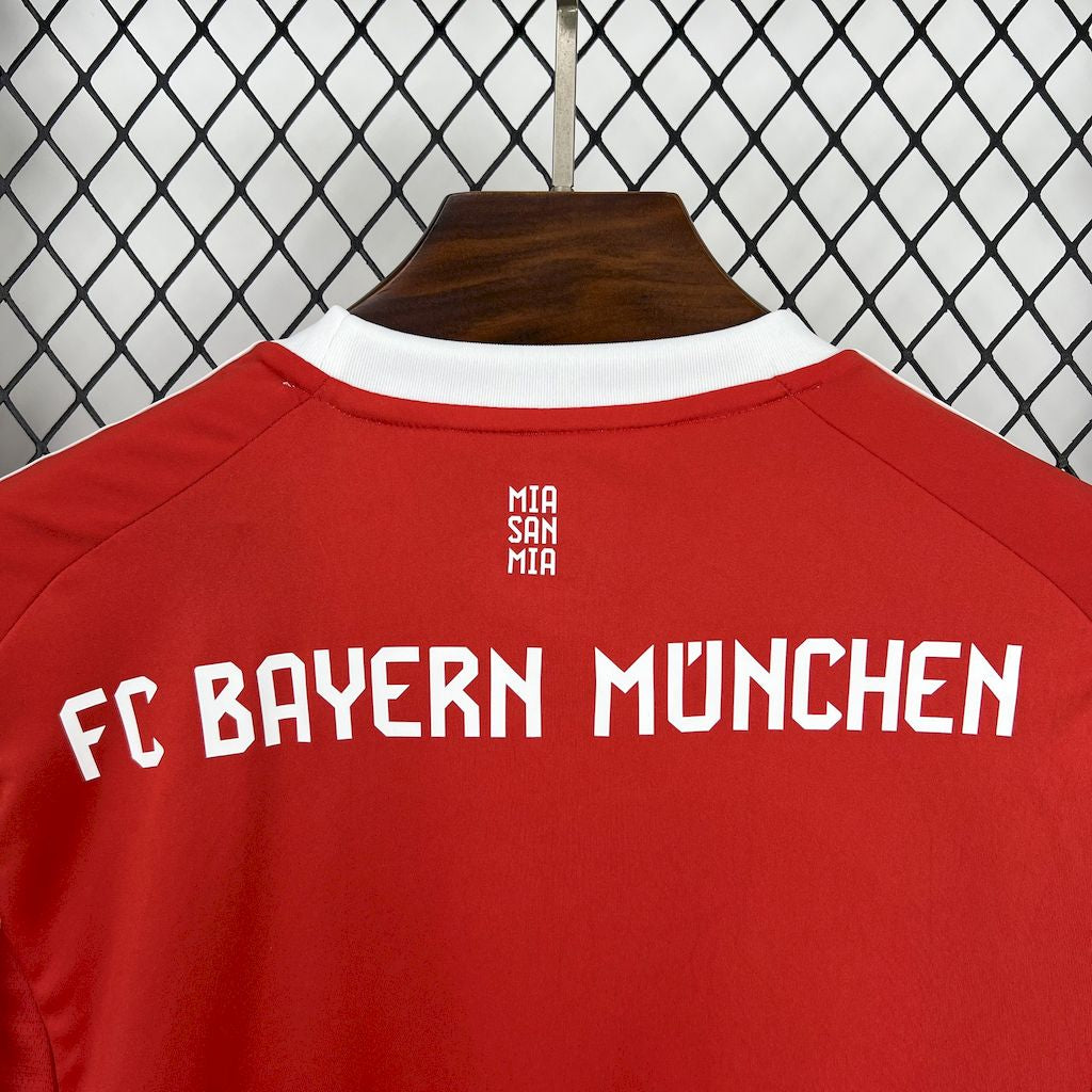 BAYERN MUNCHEN 25-26 HEMMATRÖJA