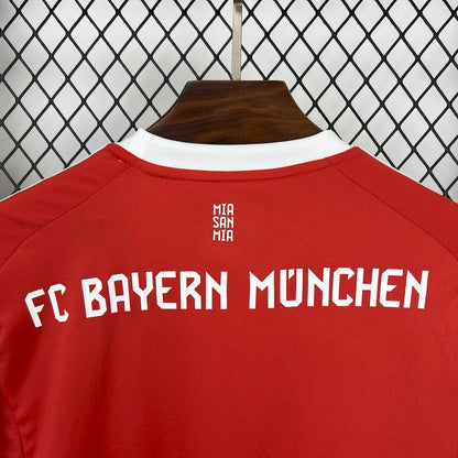 BAYERN MUNCHEN 25-26 HEMMATRÖJA