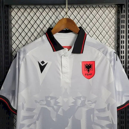 ALBANIEN 23-24 BORTATRÖJA