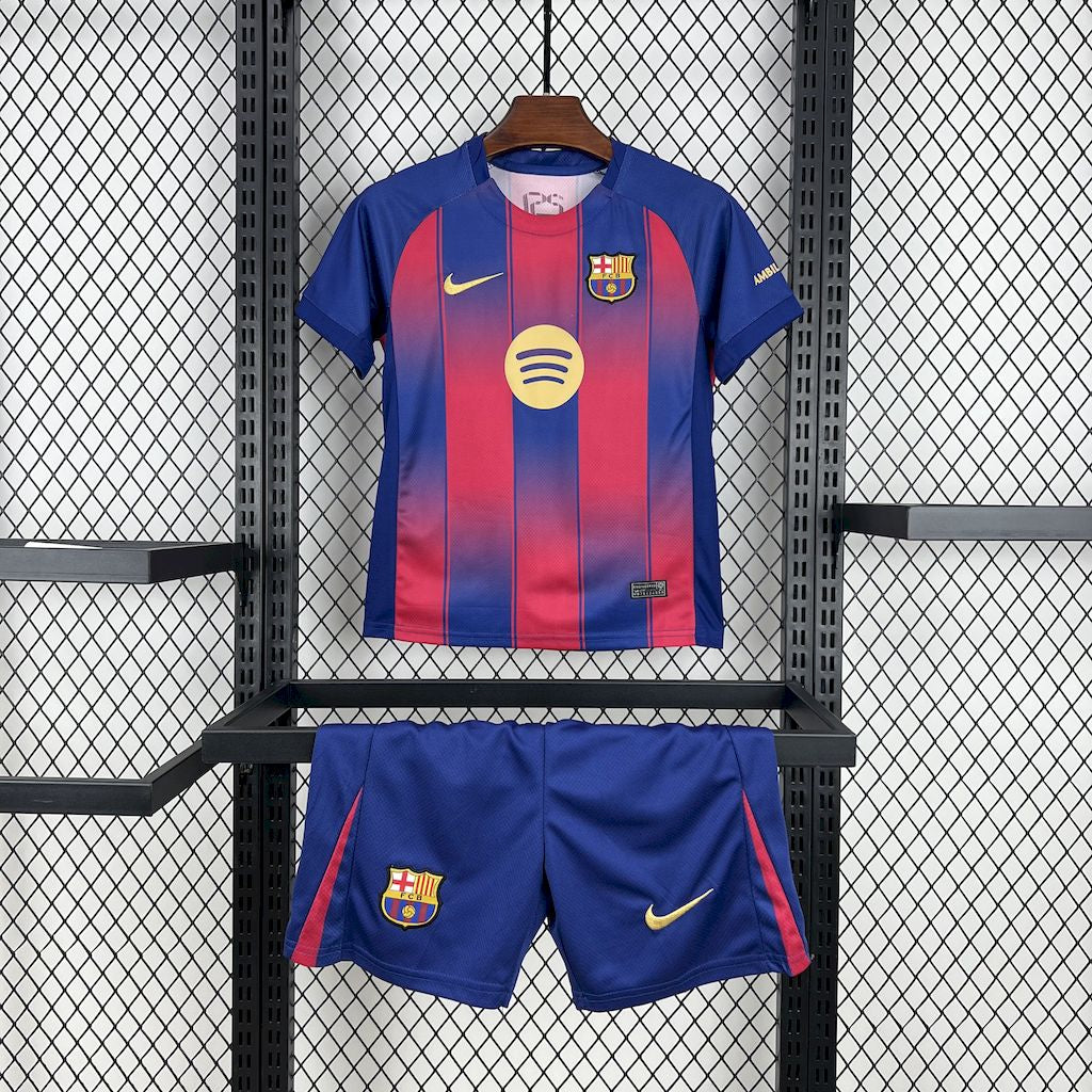 BARCELONA BARN 25-26 HEMMATRÖJA