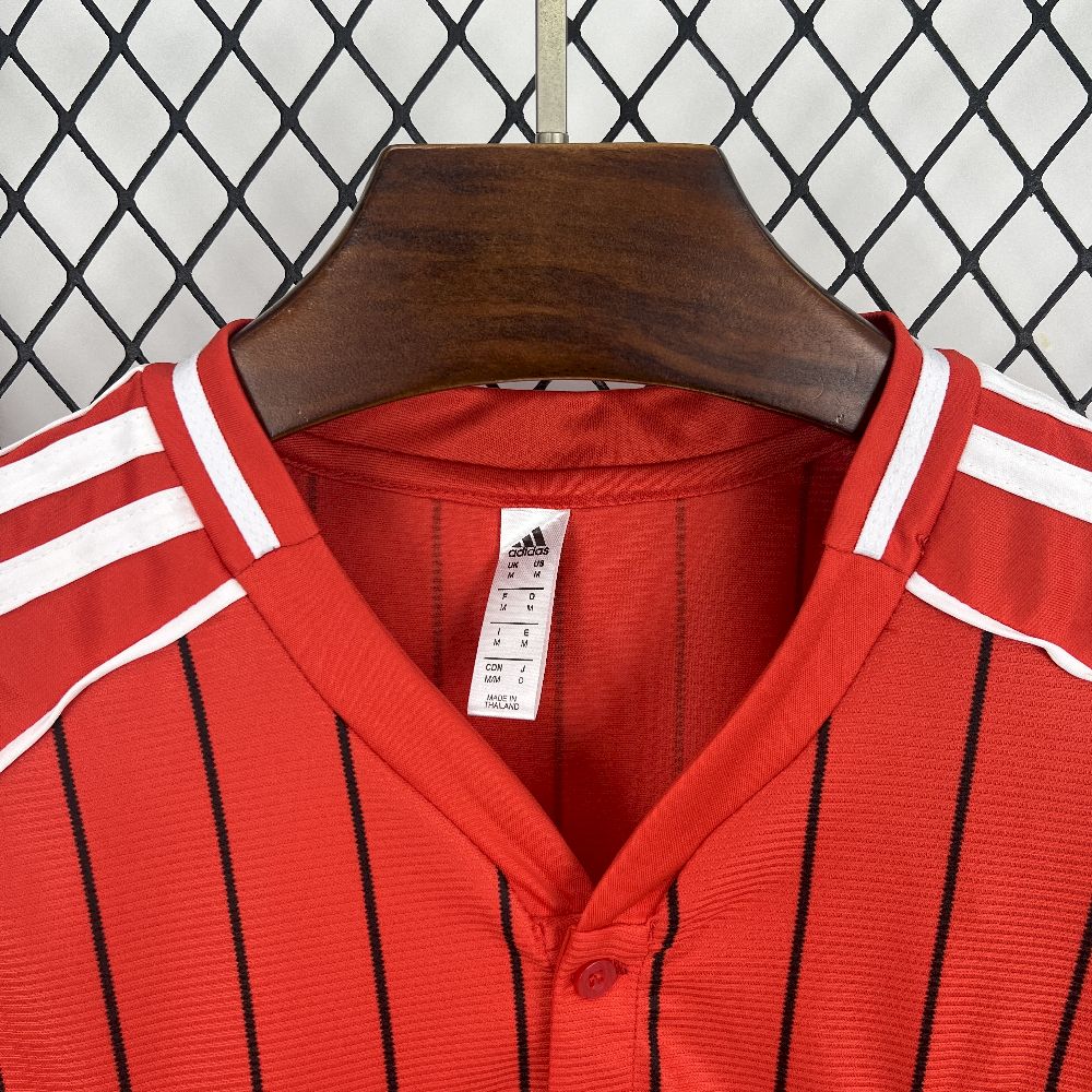 MANCHESTER UNITED - SPECIAL EDITION