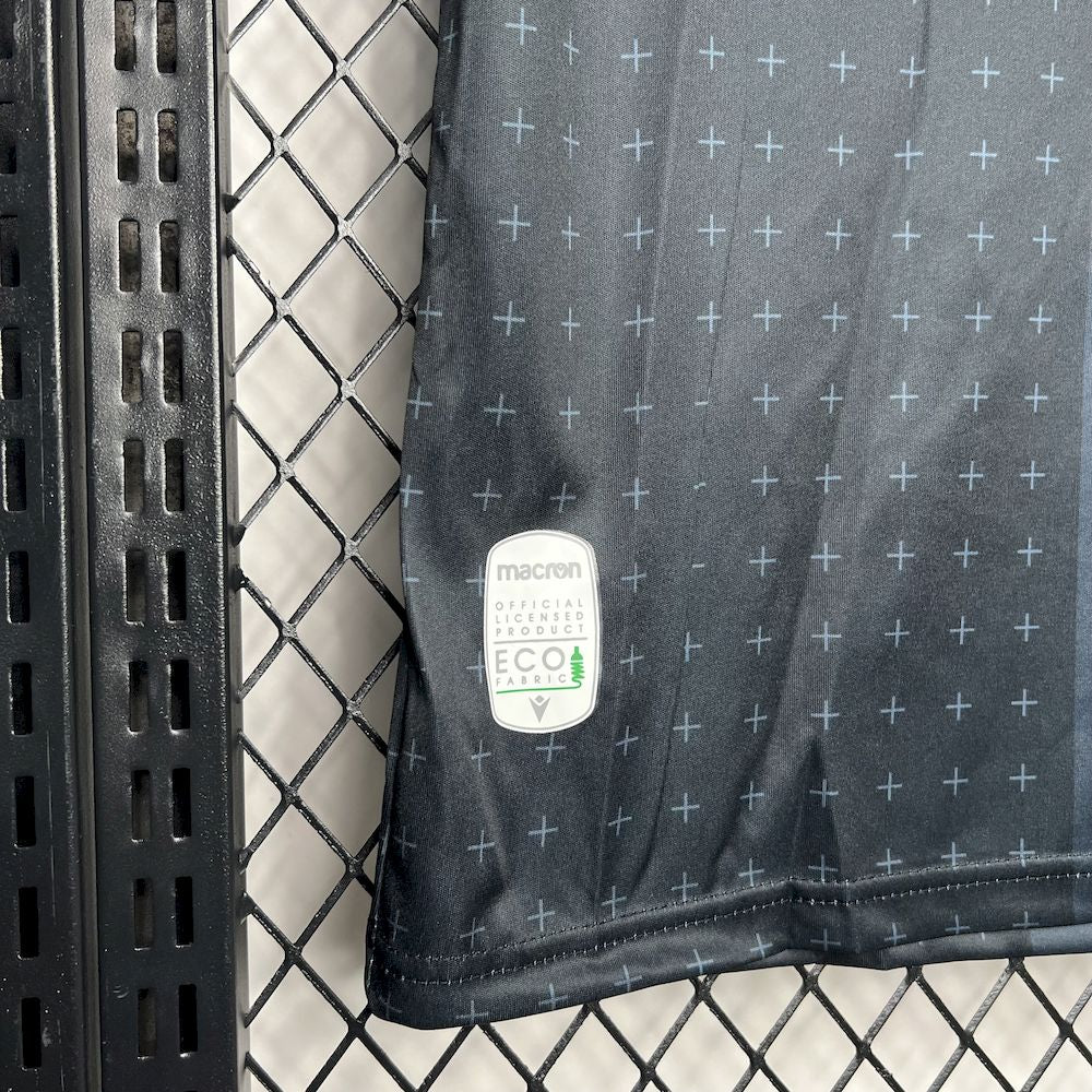 GEORGIEN 24-25 BORTATRÖJA